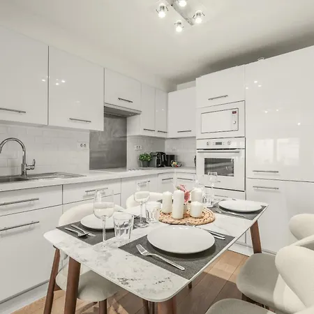 Porte Saint-denis Stylish 1br Flat *